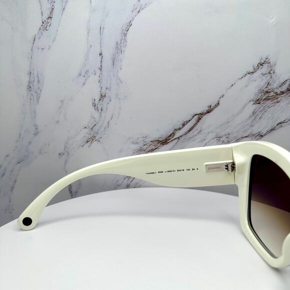 New CHANEL Sunglasses - Picture 7 of 16